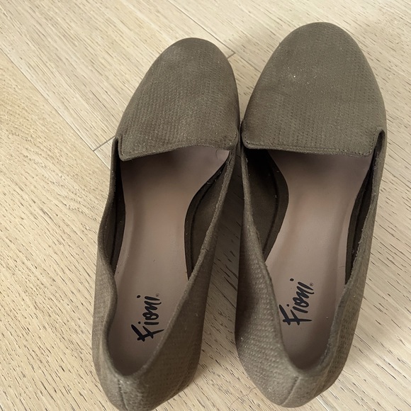 3 for 12 Fioni size 8 Wide Olive Green Lightweight Slip On Loafers - Picture 2 of 2